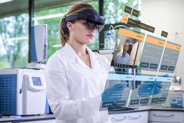 A women wearing VR headset