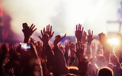 Personas en un concierto