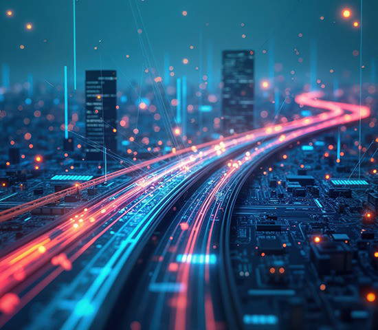 L'horizon urbain se pare de lumières colorées au-dessus d'un trafic routier assez dense, reflet d'un environnement intersectoriel dynamique.