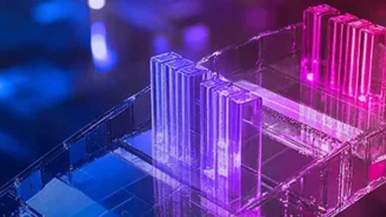 Une structure de verre en 3D avec des lumières roses et violettes. Elle représente les nouvelles opérations métier façonnées sous l'influence de l'IA agentique.