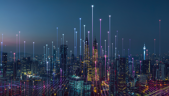 Une vue du ciel urbain avec des ondes de communication lumineuses.
