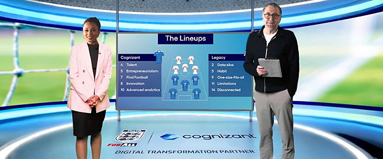 Two colleague, standing in front of a presentation screen.