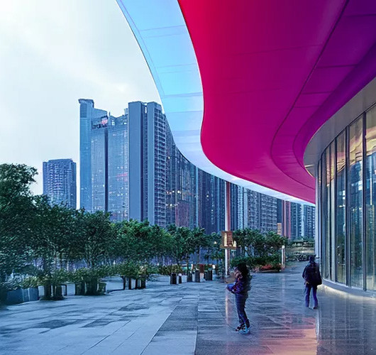 Group of people dicussing