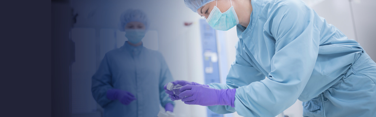 Healthcar workers in a lab