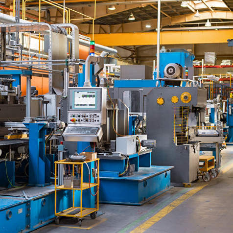 Et produksjonssenter utstyrt med maskiner