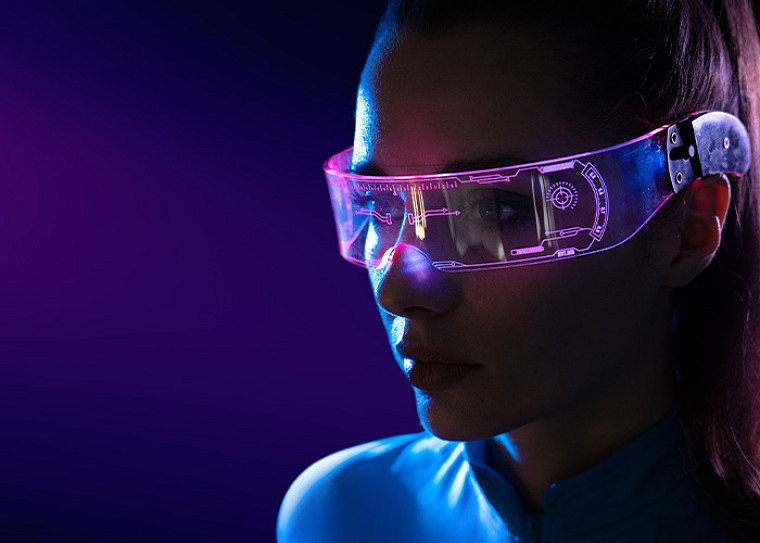 A woman wearing a transparent sunglass with a digital screen