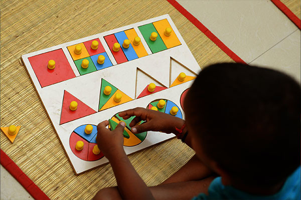 A boy learning with shapes