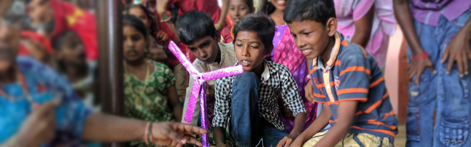 students are displaying their experiment