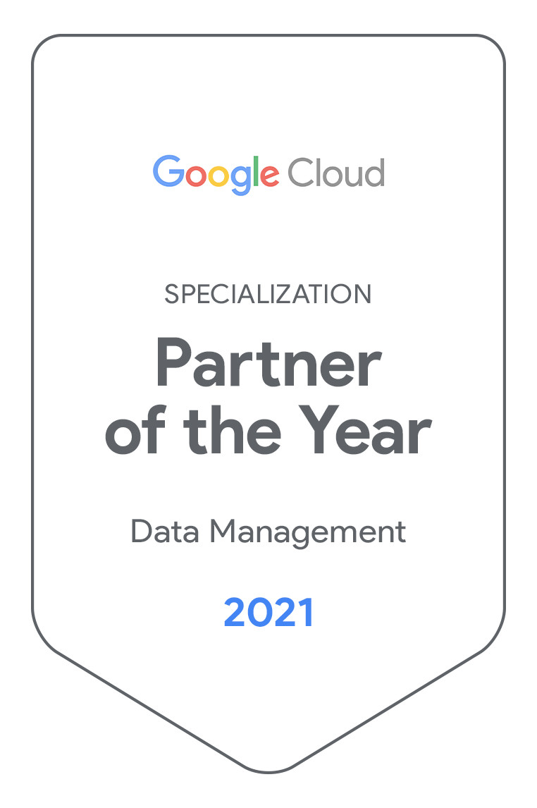 Abzeichen mit der Aufschrift „Specialization Partner of the Year Data Management 2021“.