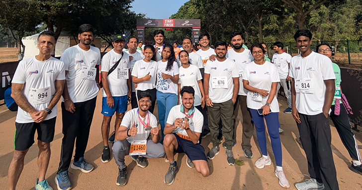 A group of marathon athletes posing for picture.