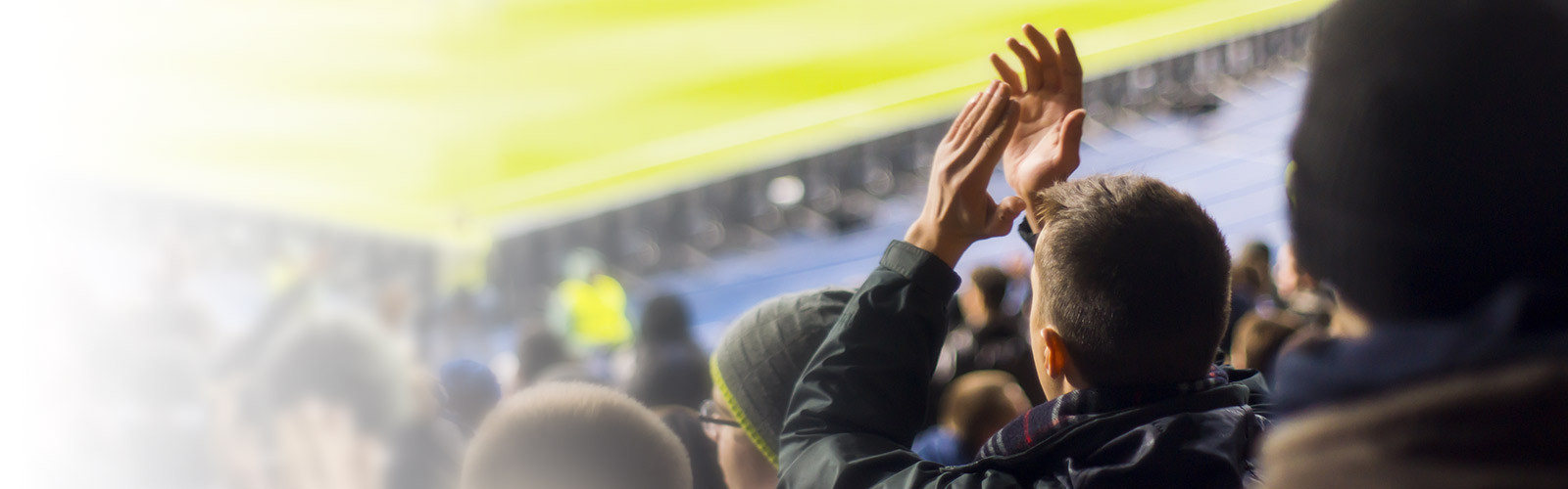 fans som jublar på en stadion