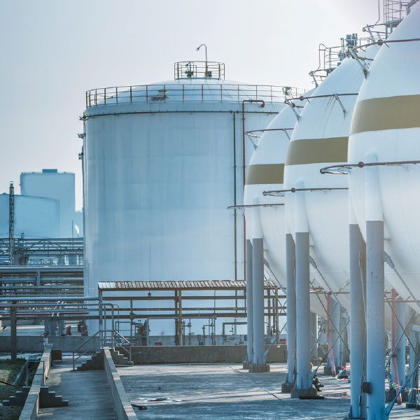 Large oil storage units in an oil depot